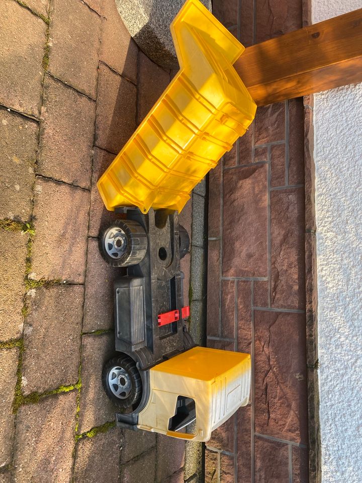 Großer LKW Muldenkipper von Lena in Fränkisch-Crumbach