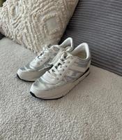 „Calvin Klein“ Sneaker, Gr, 37, weiß-silber Sachsen-Anhalt - Magdeburg Vorschau