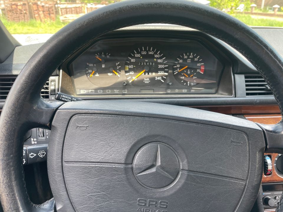 Mercedes-Benz 300 CE Coupé C124 W124 Automatik Leder TÜV Neu in Wesendorf