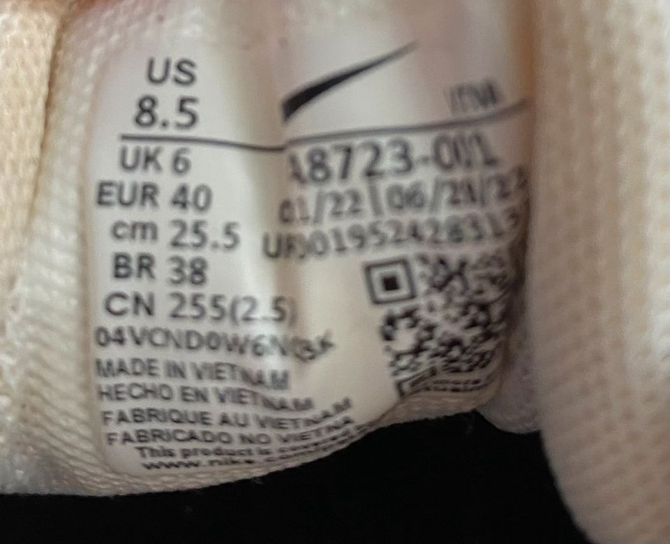 Nike quest Laufschuhe Größe 40 in Ottobrunn