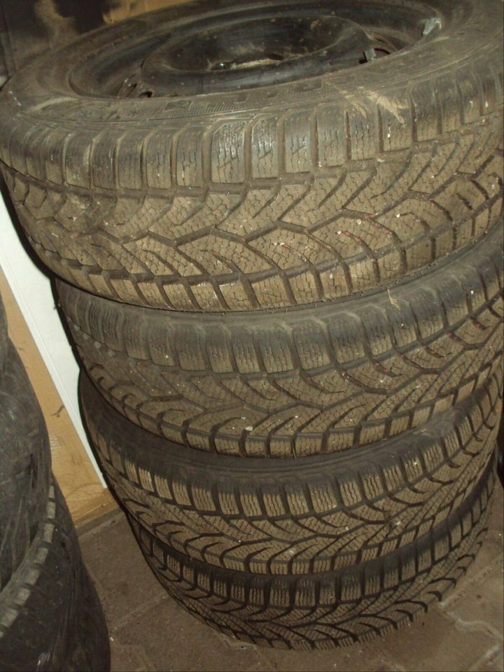 195/60 R15 M+S mit Stahlfelgen 5x114,3 --- z.B. Honda Civic EP in Erfurt