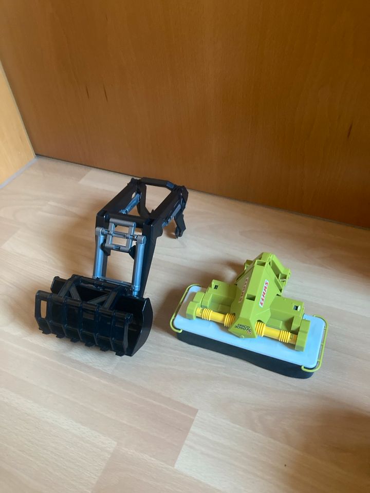 Bruder Spielzeug Traktoren und Baumaschinen in Hachenburg
