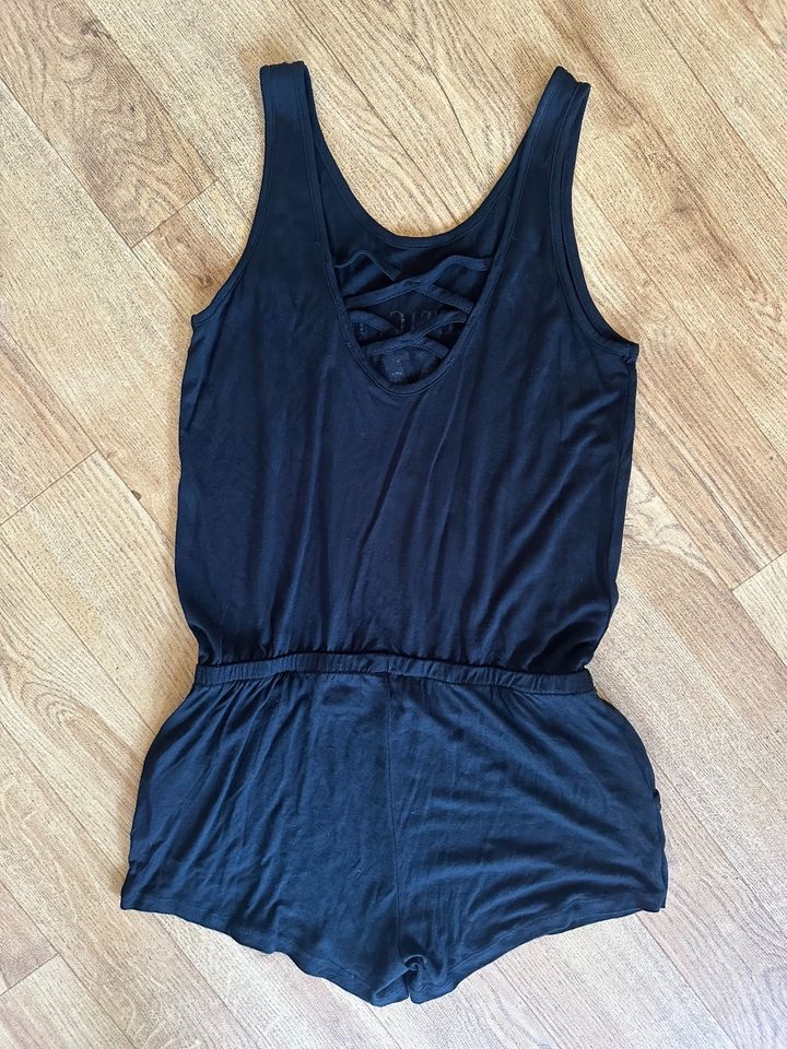 H&M kurzer Jumpsuit für Mädchen, Gr. 158 in Bad Fallingbostel