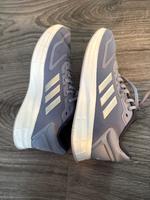 Adidas Sneaker Turnschuhe Hallenturnschuhe Niedersachsen - Langenhagen Vorschau