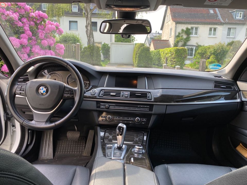 BMW 520d xDrive Touring A Luxury Line Luxury Line in Mülheim (Ruhr)