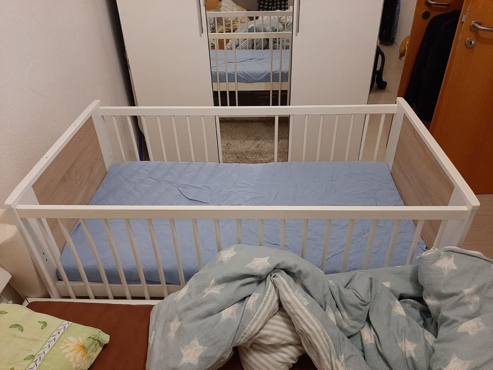 Bett für Babys oder Kinder inkl Himmelaufsatz und Matratze in Köln