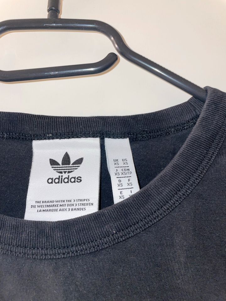 Adidas T-Shirt in Freiburg im Breisgau