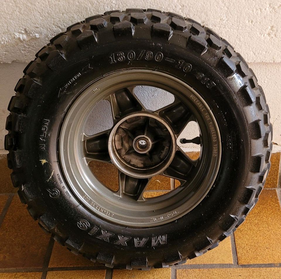 MBK Felgen mit Rollerreifen Maxxis M-6024 VB günstig abzugeben in Burgsinn