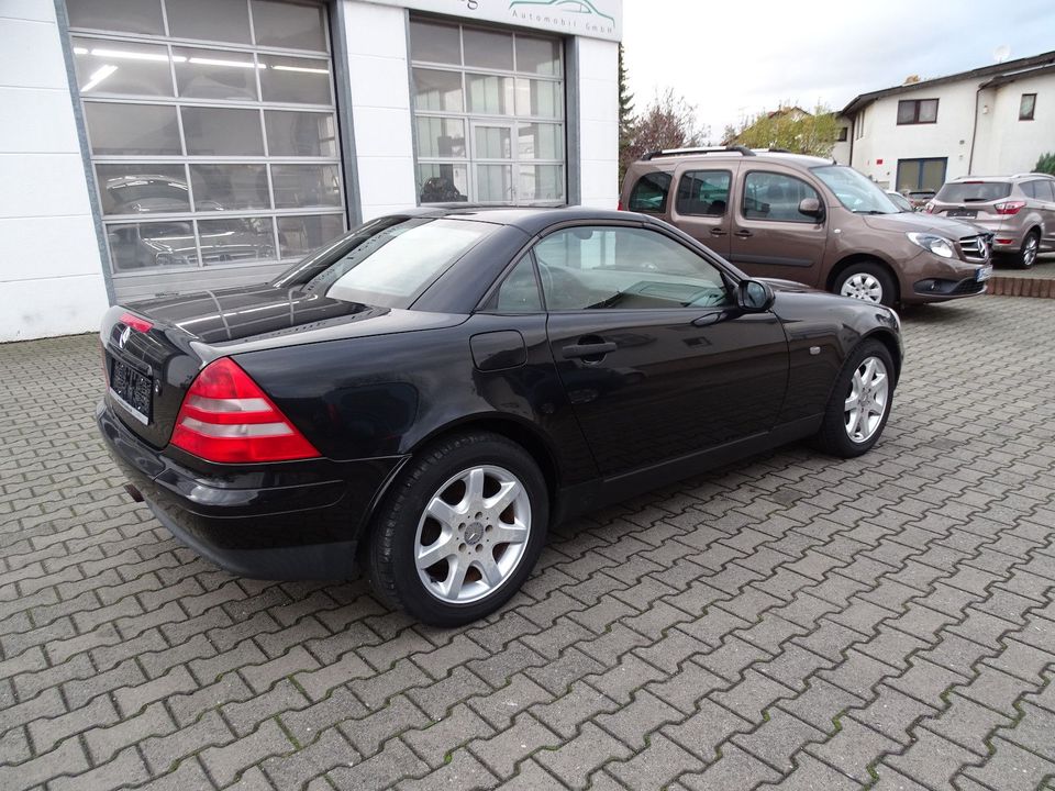 Mercedes-Benz SLK 200 2.Hd nur 56.000 Km in Rodgau