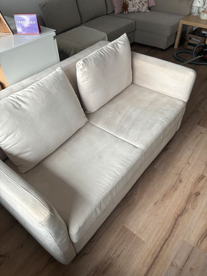 Schlafcouch beige mit Bettkasten in Attendorn