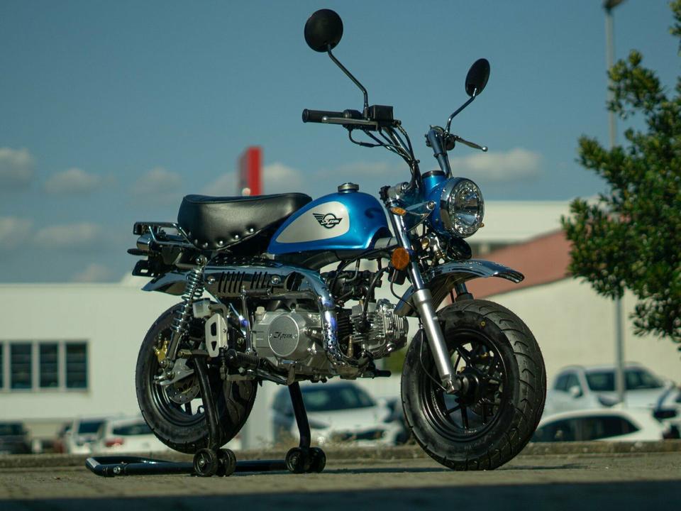 Skyteam Skymini 125ccm Monkey 10 Zoll Blau 5,5L Tank in Skyteam Skymini 125ccm Monkey 10 Zoll Blau 5,5L Tank in