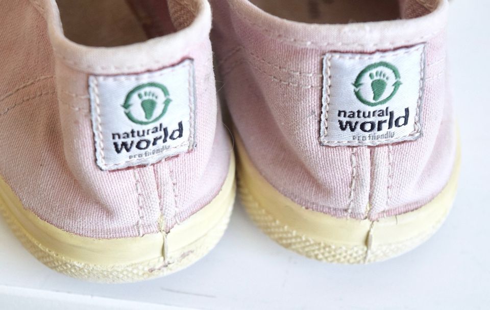 *verkauft* NATURAL WORLD schöne Stoff Schuhe flieder Gr 34 in Berlin