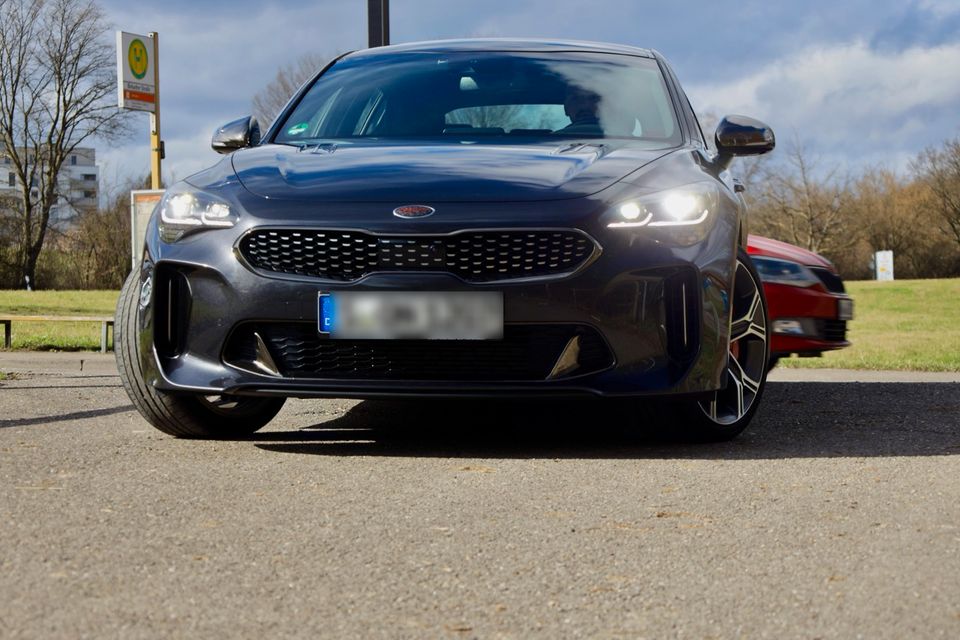 Kia stinger V6 4WD 366ps Top zustand in Stuttgart