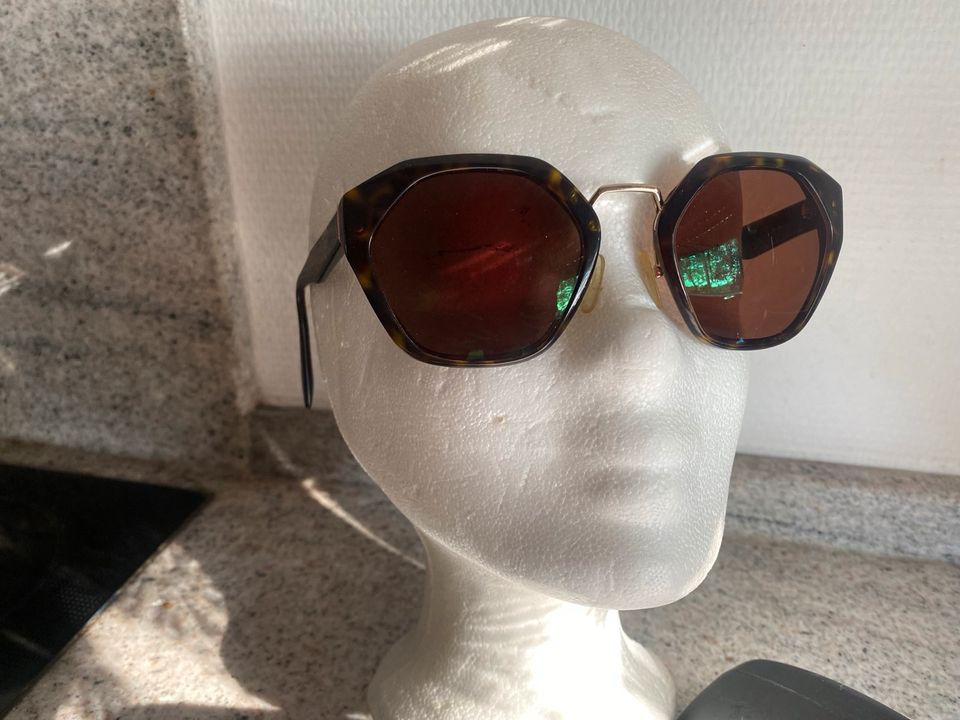 PRADA❣️Sonnenbrille Original mit Etui in Darmstadt