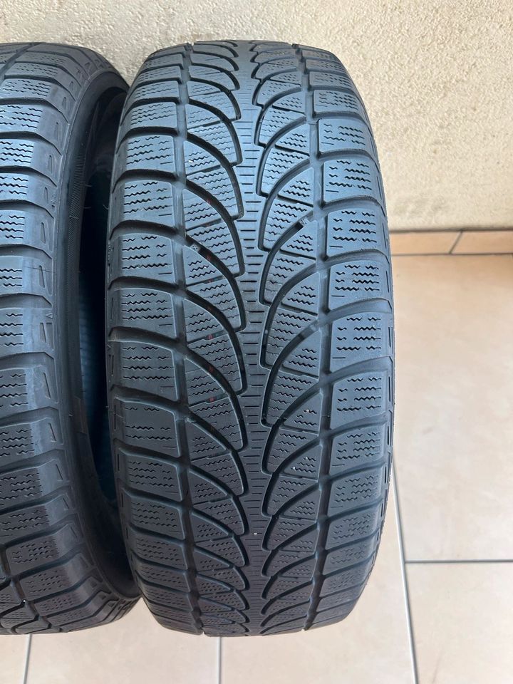 2x 215 60 R16 99H Winterreifen Bridgestone 5,5mm DOT:2016 in Meschede