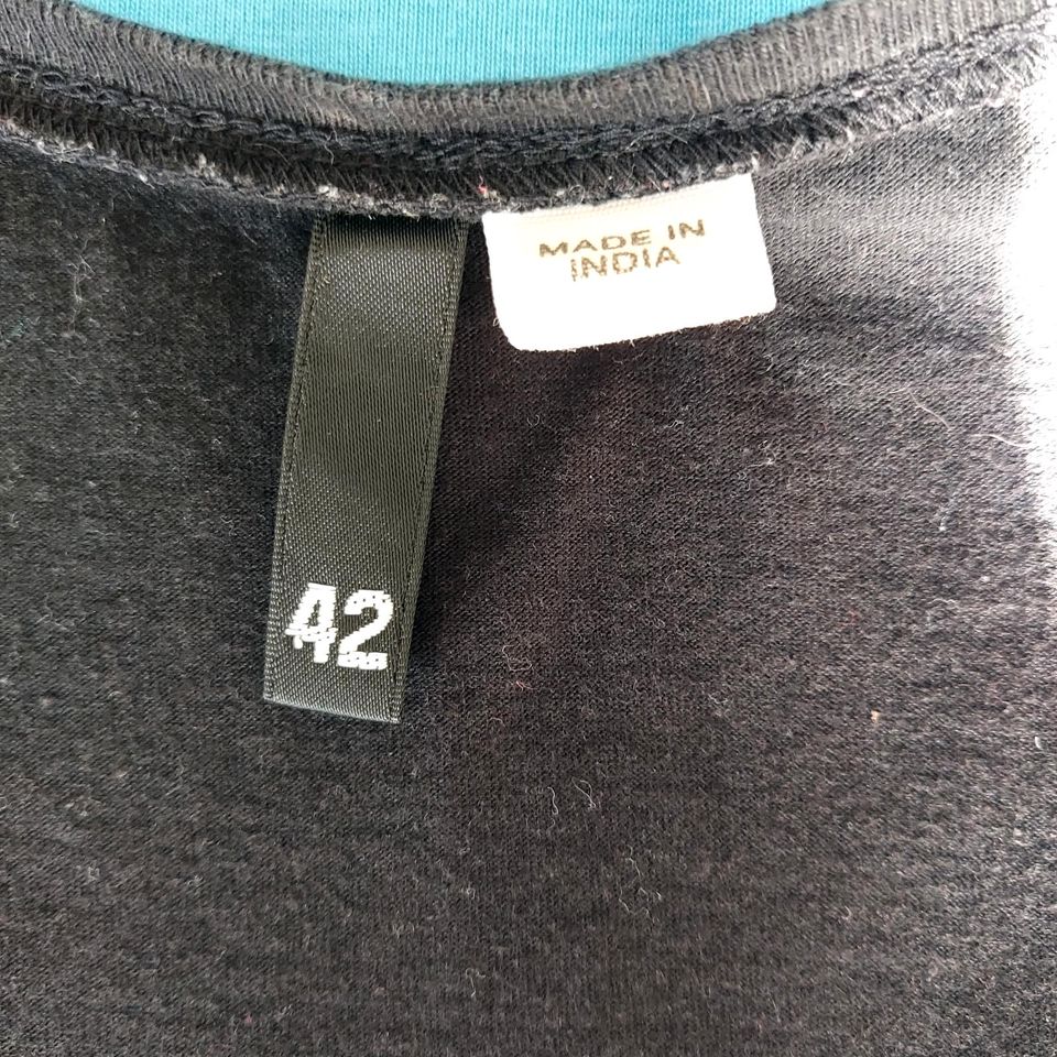 H&M Tanktop mit Pailletten-Druck Gr. 42 in Hanau