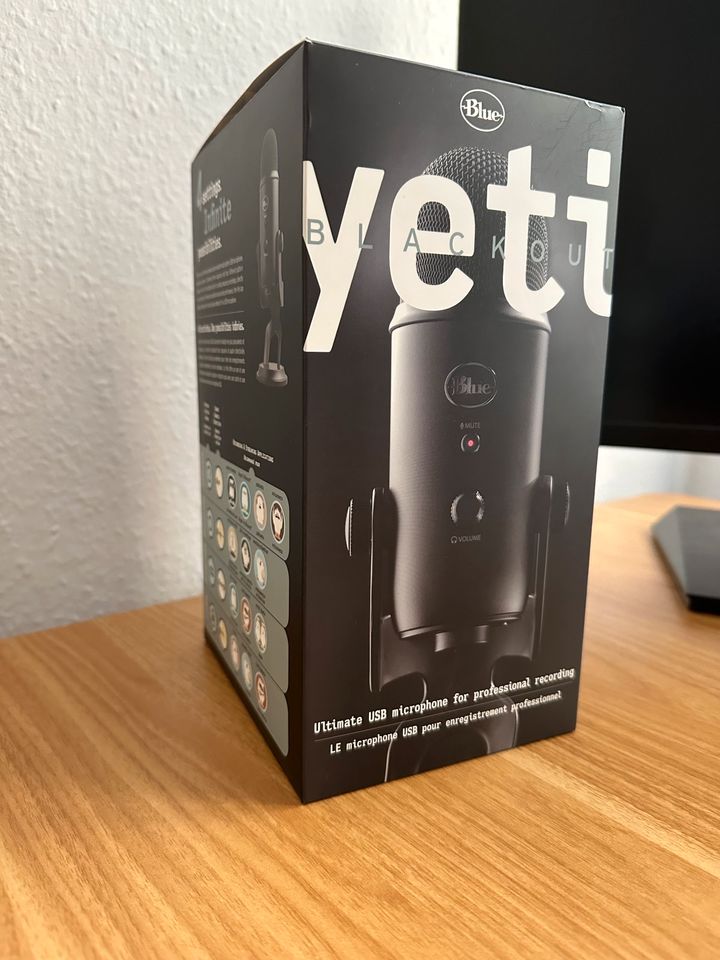 Blue Yeti Blackout USB-Microphone in Kiel