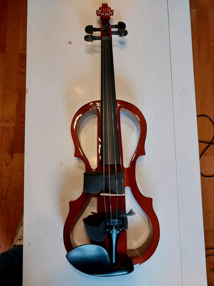 Stagg elektronische Geige neu in München