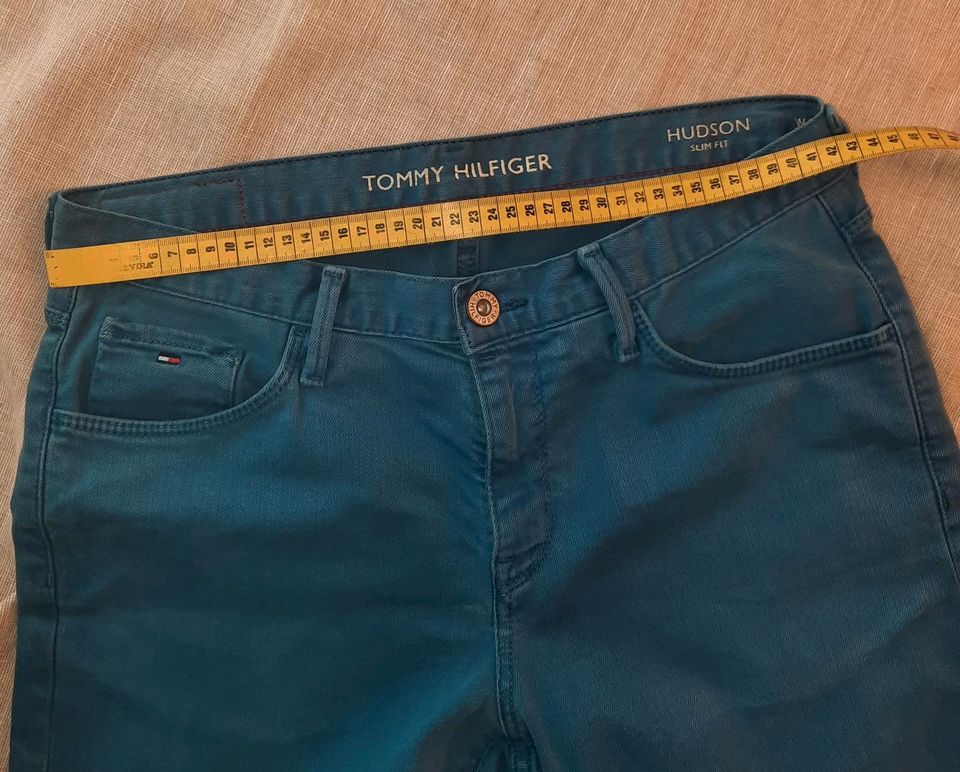 Herren Tommy Hilfiger Jeans   Slim Fit Gr. M in Oer-Erkenschwick