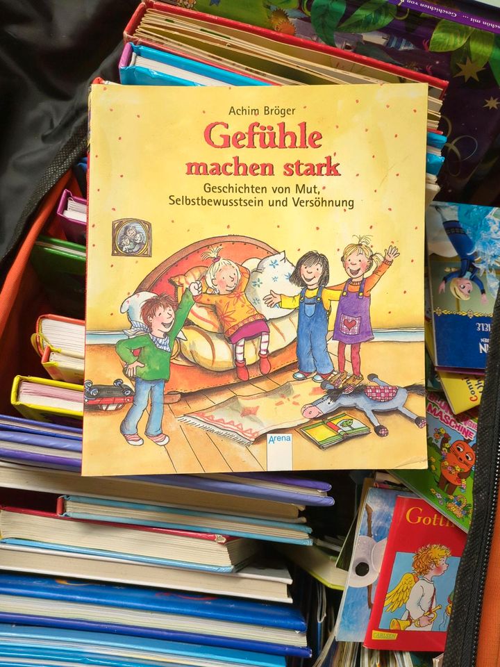 Kinder Büchersammlung inkl Reisetasche in Hamburg