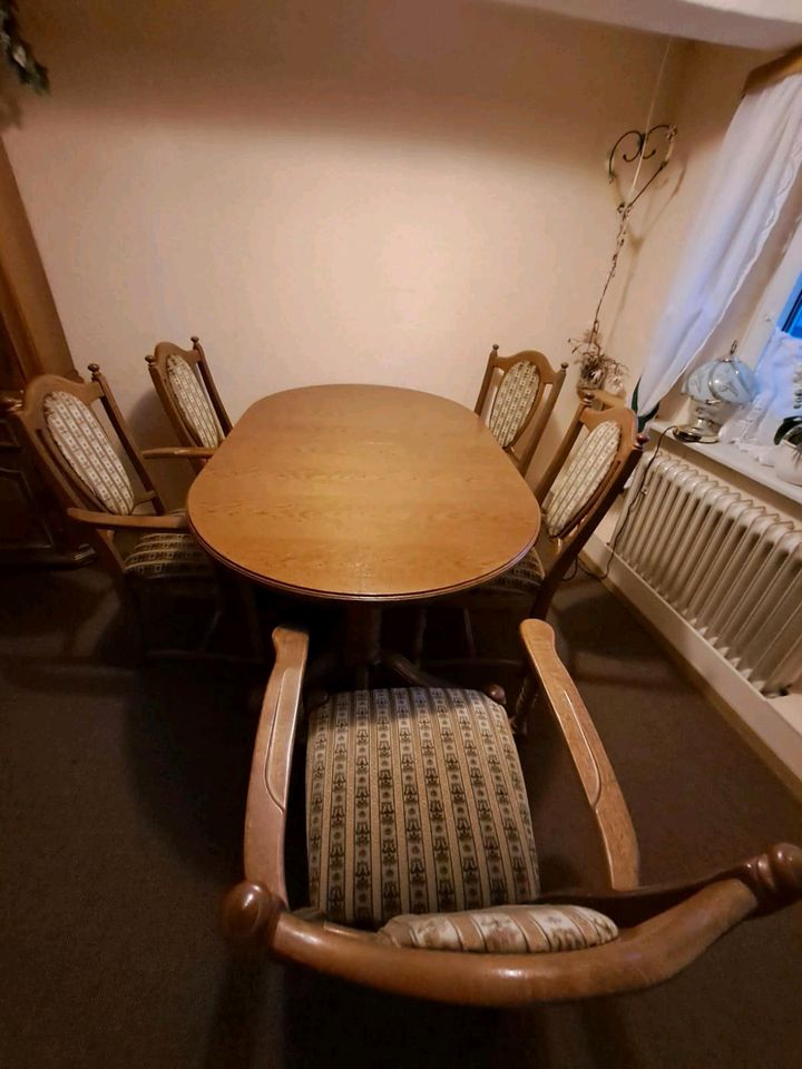 Tisch und Stühle in Olsberg