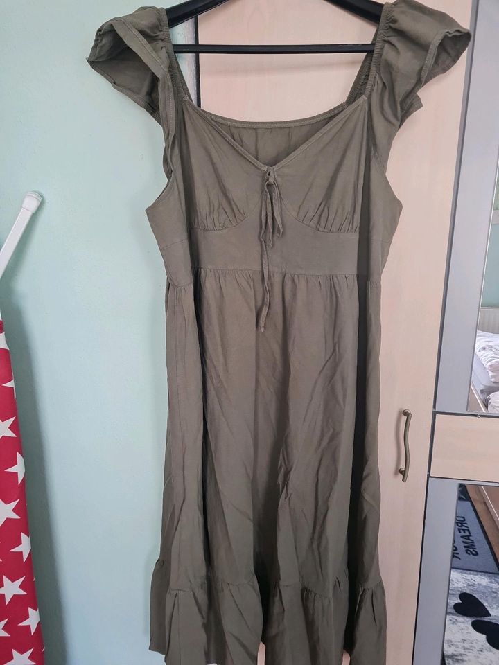 Kleid khaki 50 in Eberswalde