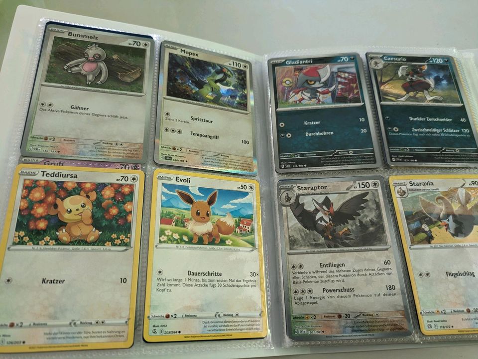 Pokemon Sammelkarten inkl. Sammelmappe - 90 Karten insgesamt in Postmünster