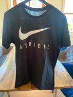 ♥️Nike Athlete T-Shirt Athletic Cut Dri-Fit Fitness Sport Größe M Bayern - Amberg Vorschau