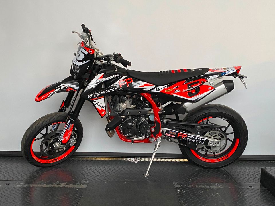 SWM SM 125 R Supermoto all Black (Husqvarna Beta RR SMS4 SMR 125) in Wiesau