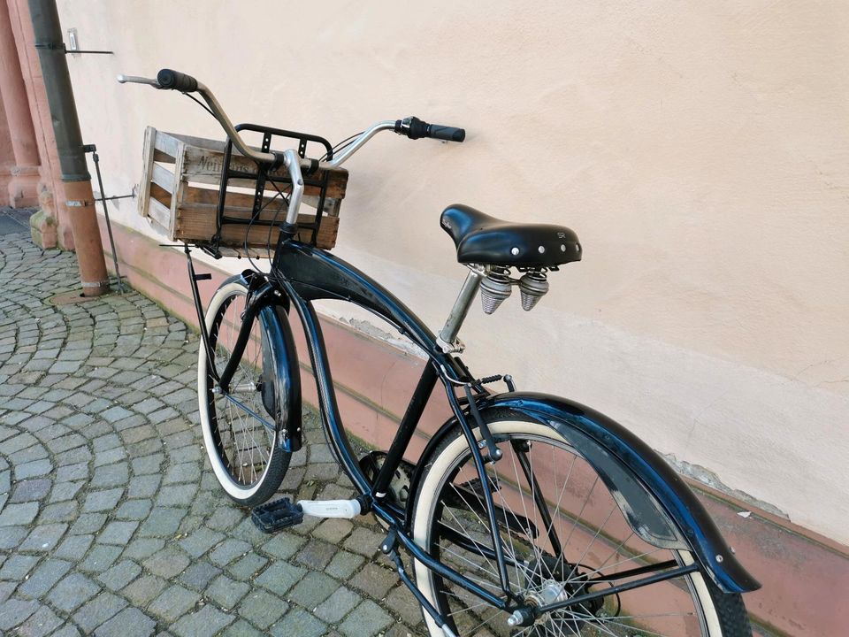 Hollandrad Fahrrad mit Weinkiste in Gelnhausen