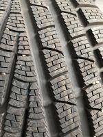 2x Winterreifen Pirelli Sottozero N0 235/40 R19 92V M+S 2019 Sachsen-Anhalt - Halle Vorschau