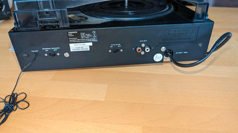 Nostalgieplattenspieler mit Radio in Dorsten