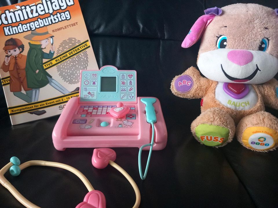 Interaktiver Teddy  Defibrillator für Puppen, Schatzsuche-Heft in Stuttgart