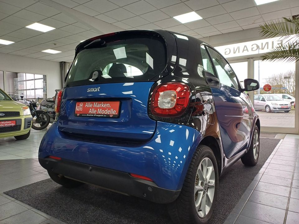 Smart Fortwo Benziner / viele Extras/ Pano/ Sitzheizung/ Tempomat in Malchow