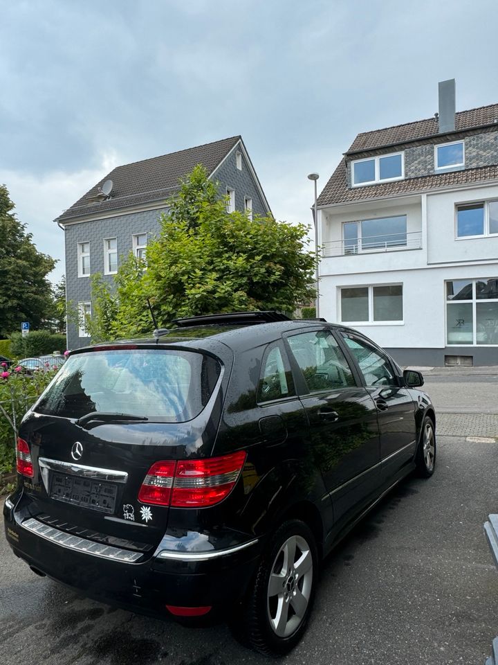 Mercedes b 180 benzin  top schöön in Wuppertal