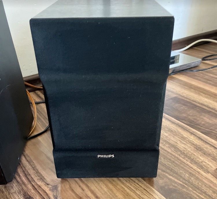 Philips Musikanlage mit 2 Boxen in Köln