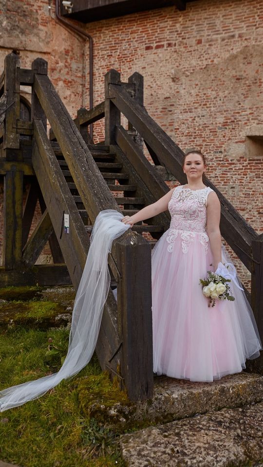 Brautkleider-Hochzeitskleider bis 500€ alle neu in Kirchseeon