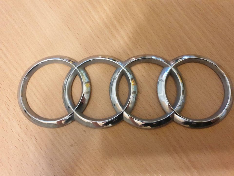 Original Audi Q7 Q5 A8 R8 hinten Heckklappe Ring Emblem Zeichen 4 in Frankfurt am Main