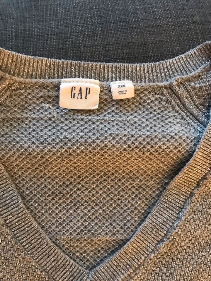 GAP Pullover mit V Ausschnitt in Silber/ Glitzer Gr. XXS in Wedel