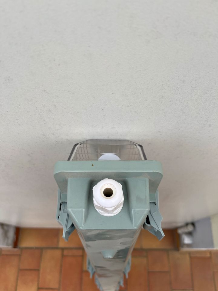 Feuchtraumlampe, Leuchtstoffröhre 1.30m , gebraucht in Ortrand