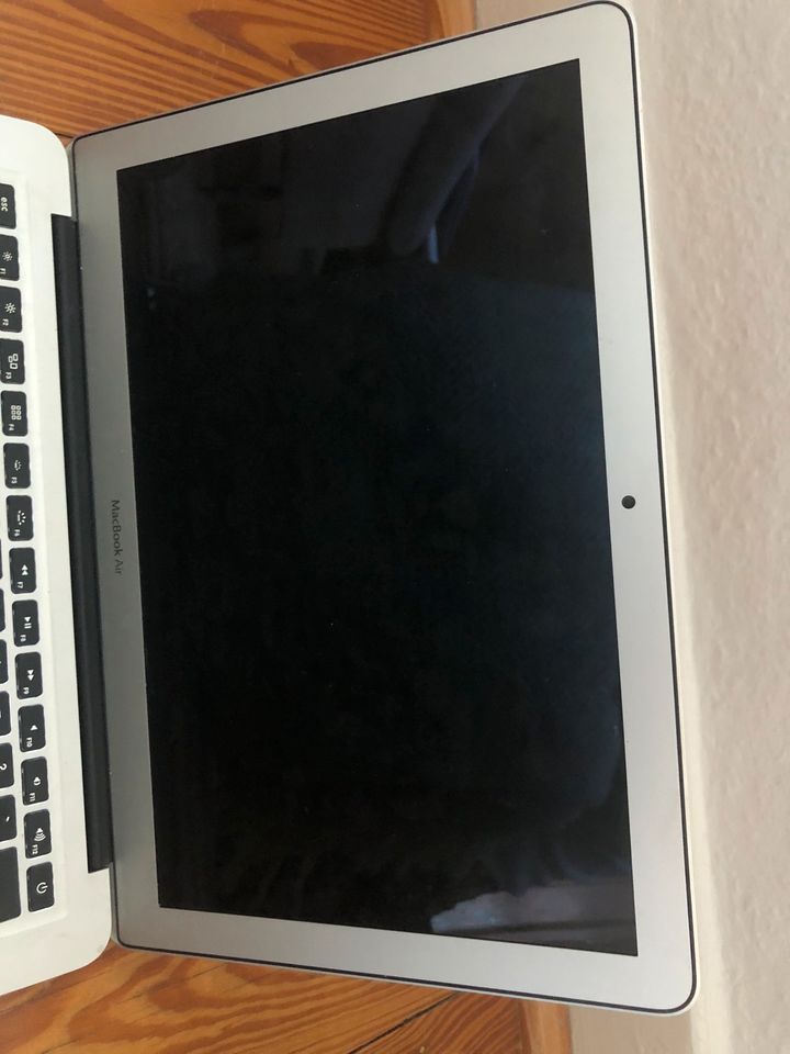 MacBook Air 13‘‘ Anfang 2015, Top Zustand inkl. Ladekabel in Hamburg