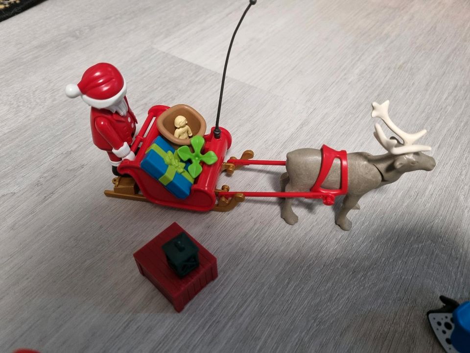 Playmobil Weihnachtsmann Wichtel Werkstatt Renntier in Rehfelde