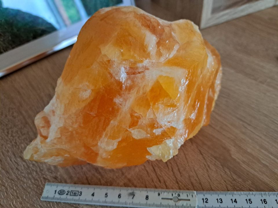 grosser Orangencalcit Rohstein Sammlerstück ca Durchmesser 160 mm in Konzell