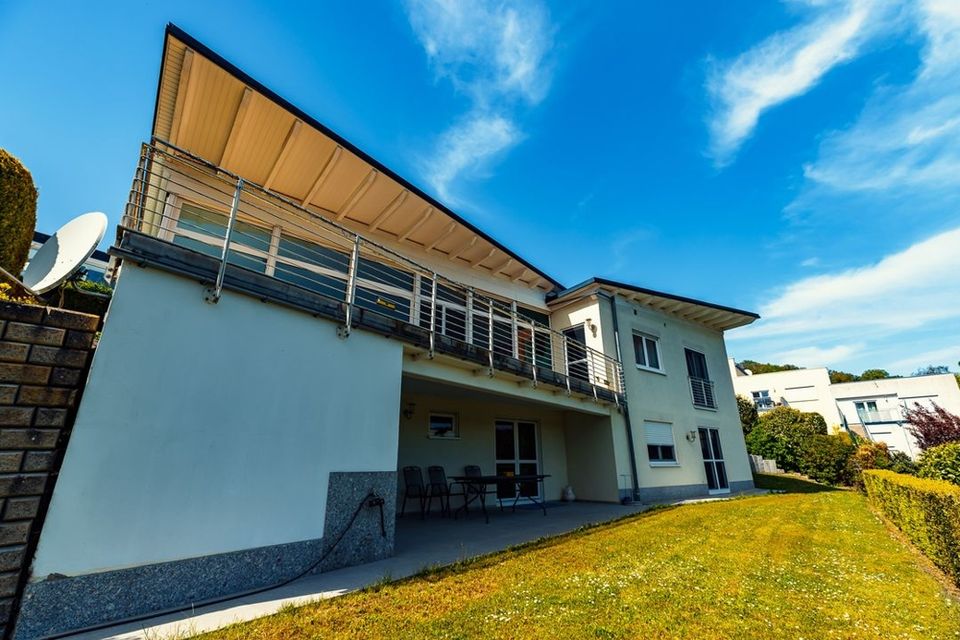 Provisionsfrei: Stilvoller Bungalow mit traumhaftem Ausblick an der Haardt zu verkaufen in Schweinfurt