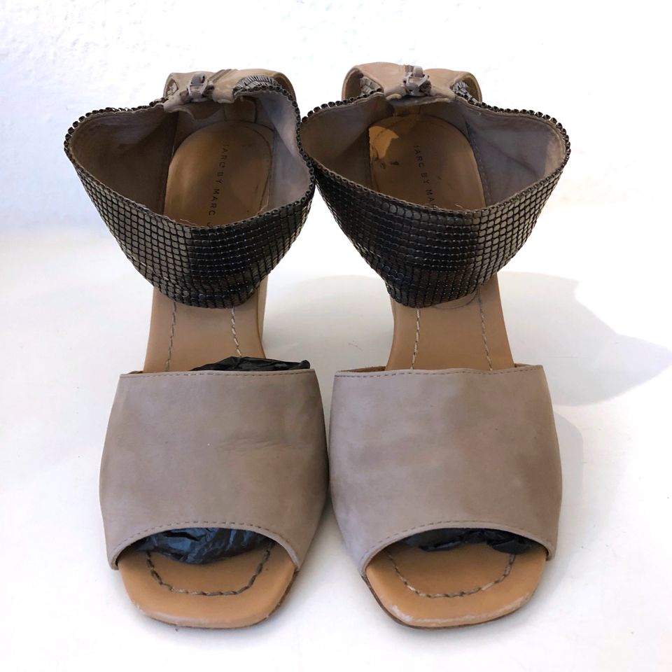 Marc Jacobs Sandalen Schuhe Beige Grau 38,5 Velours Leder Mesh in Hamburg