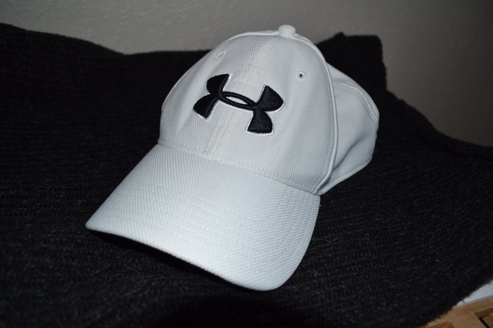 Under Armour Golf Classic Fit Blitzing Stretch Fitted White Mens in Nürnberg (Mittelfr)