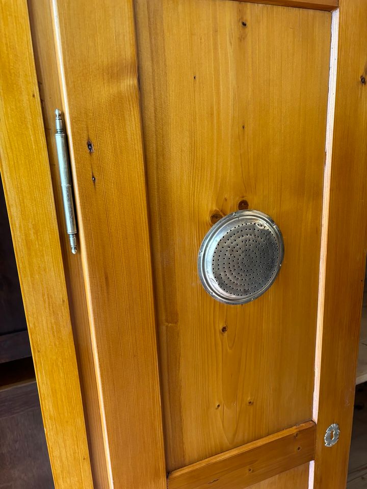 Biedermeier Antik Schrank in Berlin