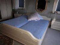 Schlafzimmer weiß Doppelbett Schrank 6-türig Nachttischchen Hessen - Fritzlar Vorschau