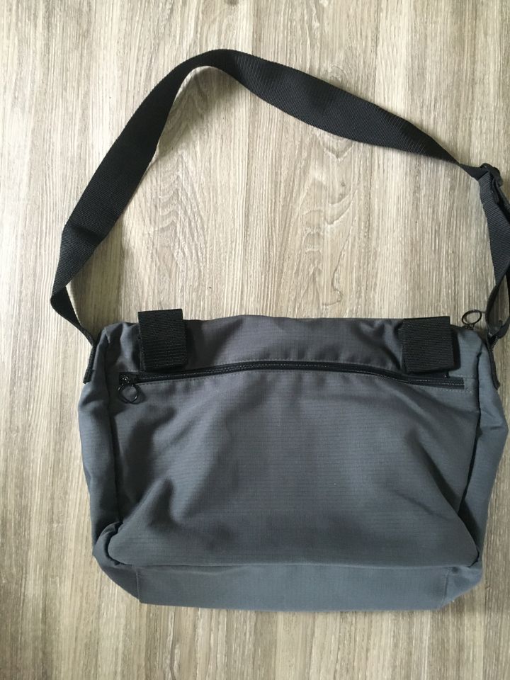 Wickeltasche in Grau Neu in Düsseldorf