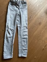 H&M Hose Jeans gr 170 grau skinny fit 5 Pocket destroyed denim Nordrhein-Westfalen - Solingen Vorschau